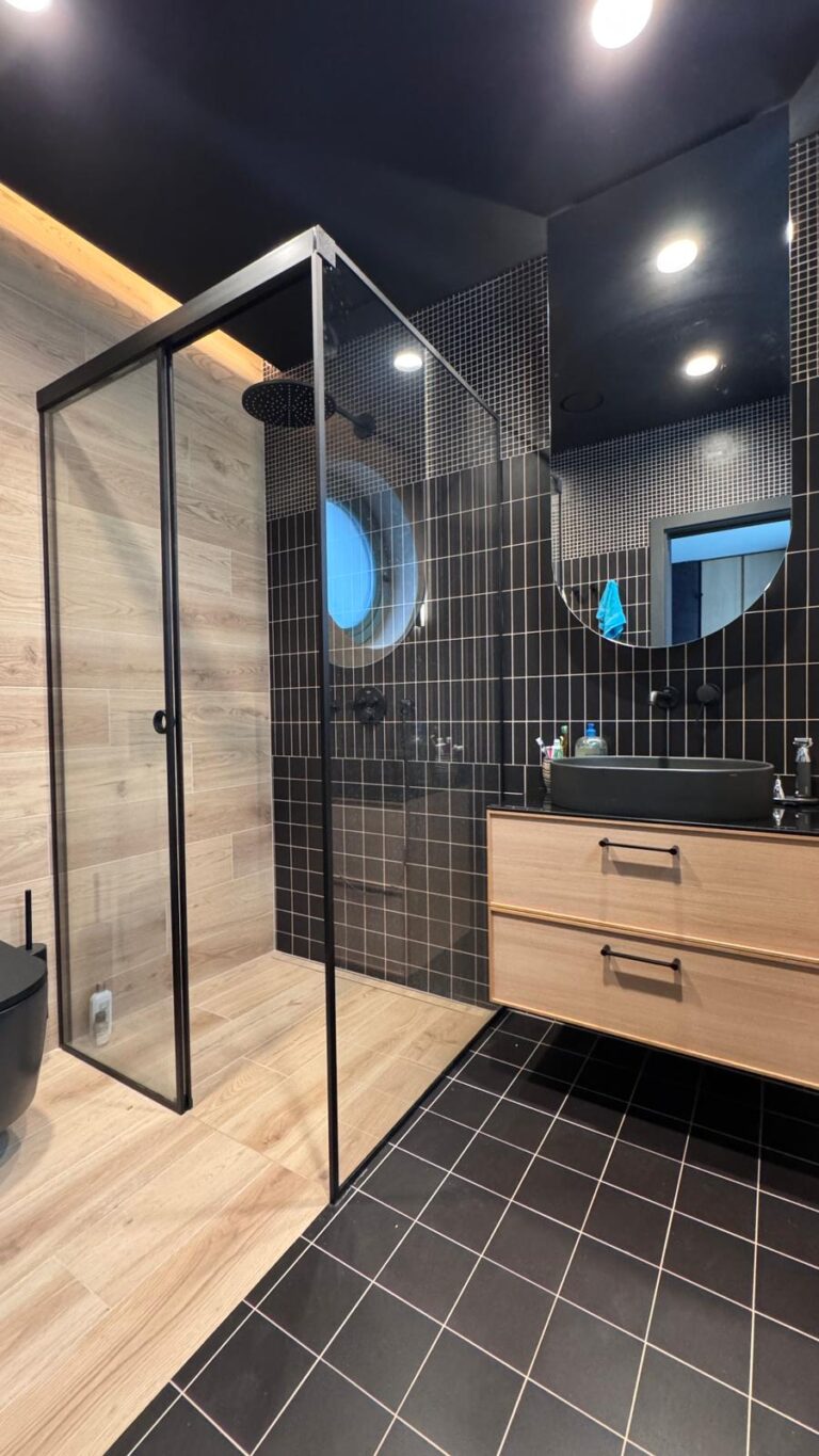 Sprchový kout s posuvnými dveřmi