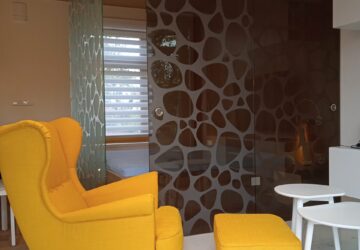 Pískované sklo do kanceláře