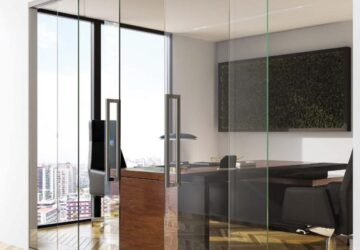 skleněná příčka s dveřmi - office