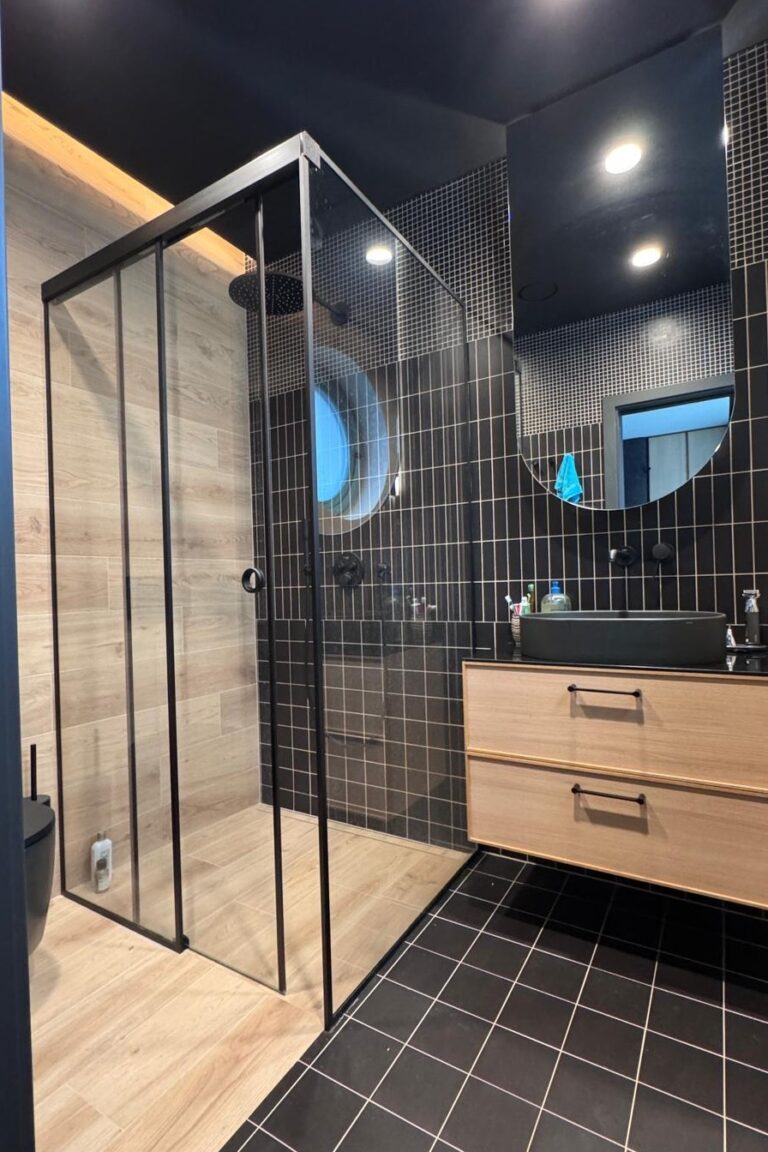 Rohový sprchový kout